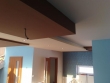 sadrokartónový strop - členitý znížený strop z obyvačky až nad kuchynskú linku